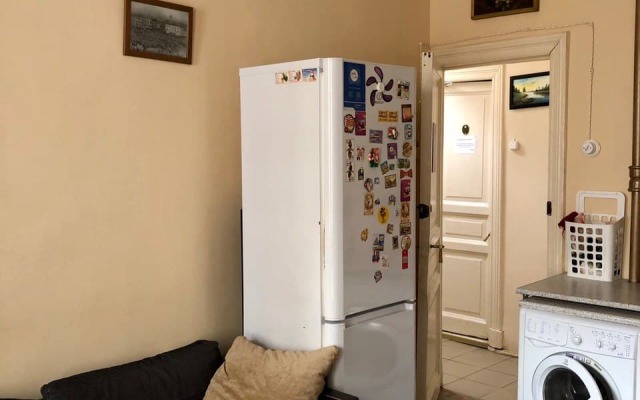 Old Flat Na Sovetskoy Hostel