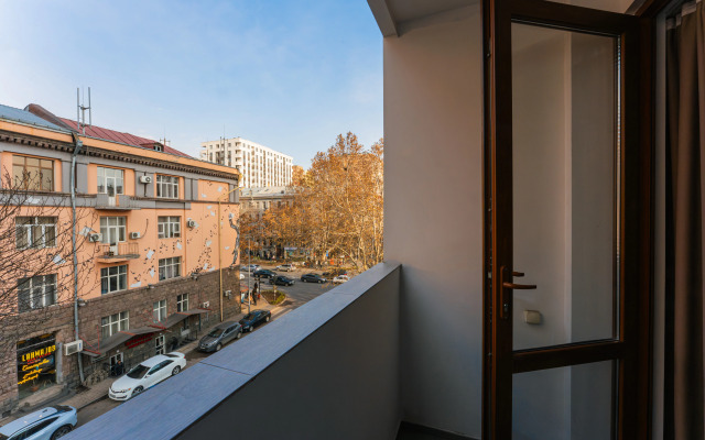 KeyGo #0127, 2 Bedroom, City Center Apartments