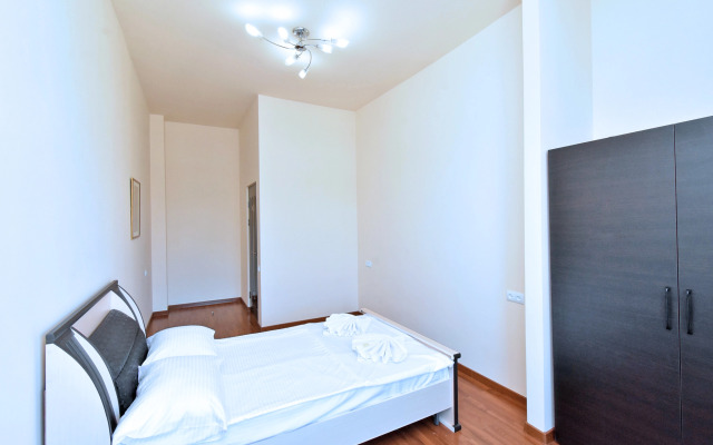 4-Komn. V Zdanii Bulvar Plaza, di644 Flat