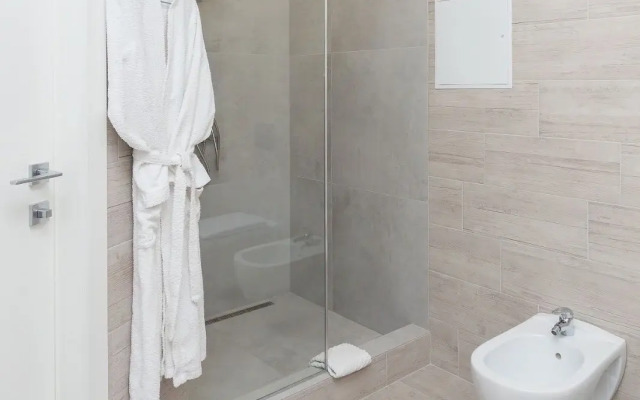 Stilnye apartamenty s dvumya spalnyami v tsentre Apartments