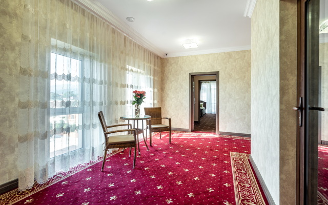 Yuzhnyie Nochi Hotel
