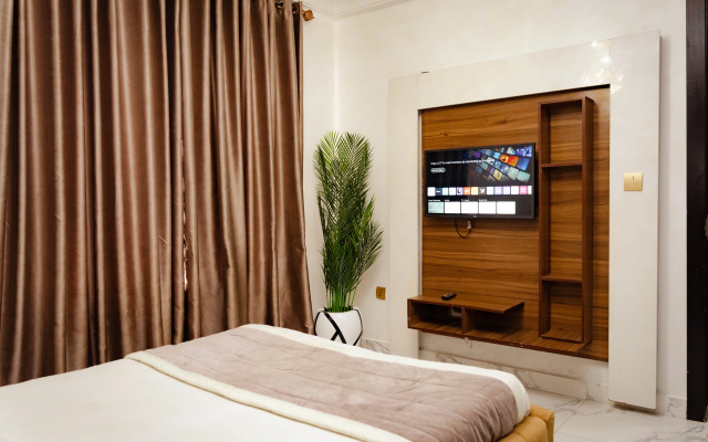 247 Luxury Hotel