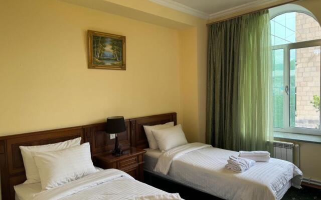 Lalaner Hotel