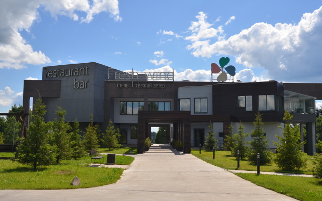 Svezhiy Veter Hotel