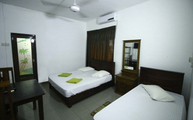 Yoho Solid Polhengoda Hotel