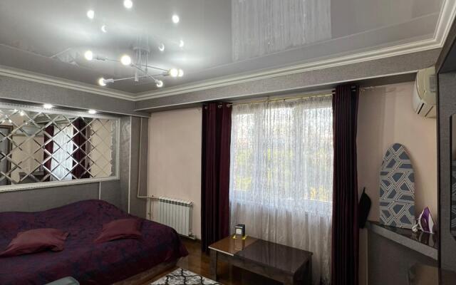Na Prospekte Tauke Khana 33/3 Apart Hotel