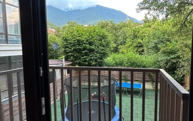Uyutnaya studiya s lichnym khammamom Flat