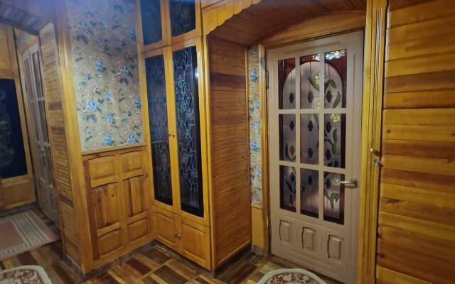 U Pushkinskogo Teatra Tsentr Flat
