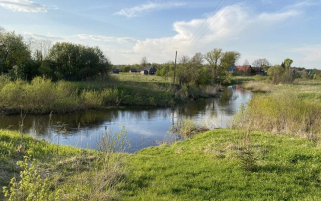 Частный дом у речки для семейного отдыха