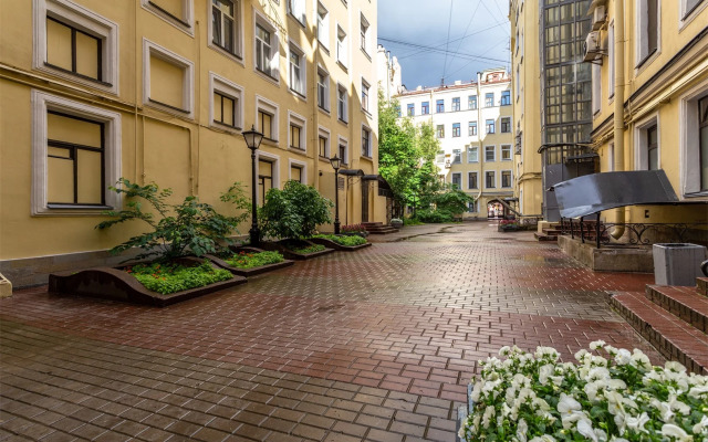 Апартаменты SivakApart c балконом на Невский и видом на набережную