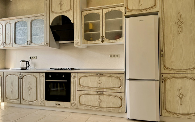 Trekhkomnatnaya Ryadom S Parkom Flat