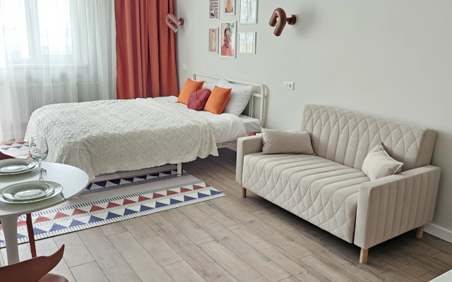 Sovremennaya studiya s vidom na les Flat