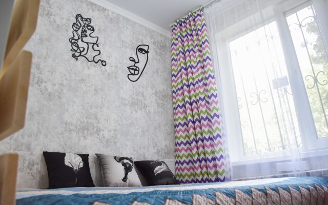 YourHouse na Ulitse Si Sinkhaya Apartamenty