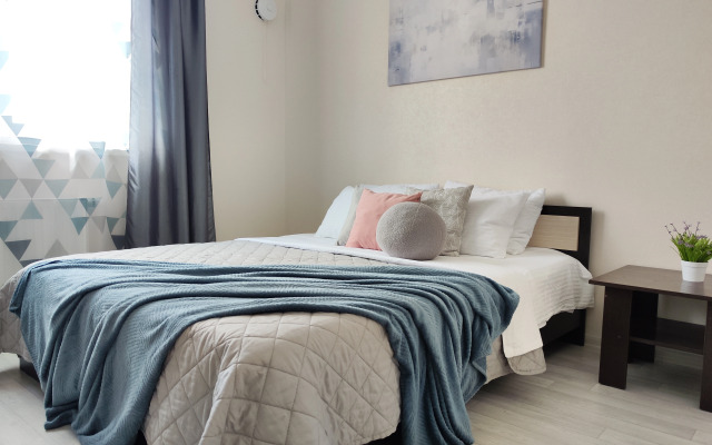Panda Home s vidom na most vlyublennykh Apartments