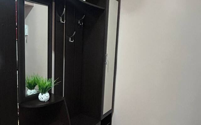 Evrodvushka S Vidom Na Goru Flat