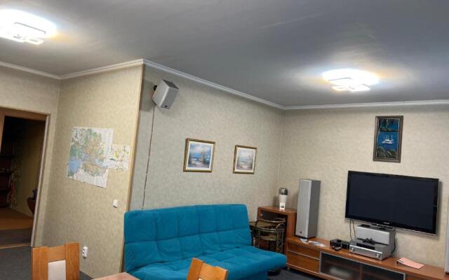 Апартаменты 3 комнаты в Центре рядом с Электричкой на Море