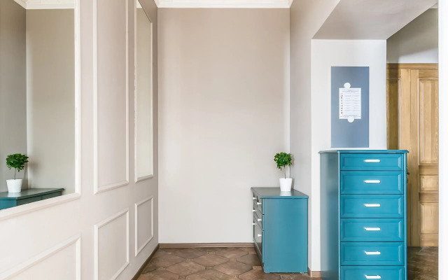 Апартаменты Avenue 180 кв.м с видом на Большую Конюшенную Улицу и Церковь Петра и Павла