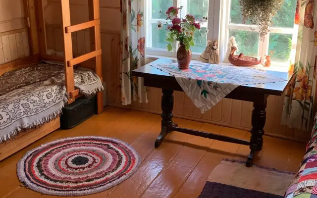 Частный дом в городе Петрозаводске с красивым уединённым участком и баней