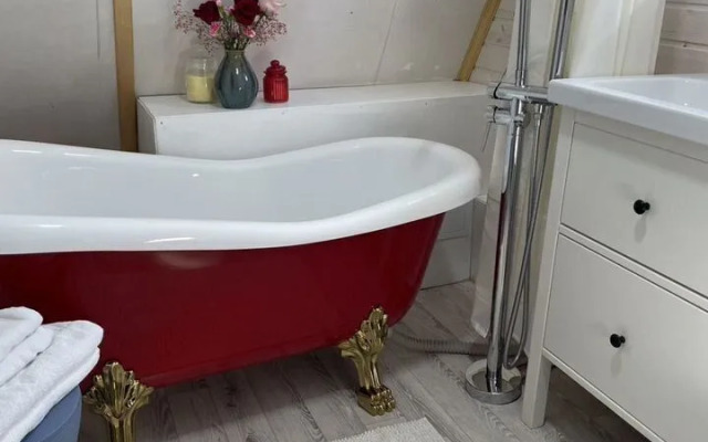 Частный дом А-фрeйм с баней и артезиaнским бaсceйном