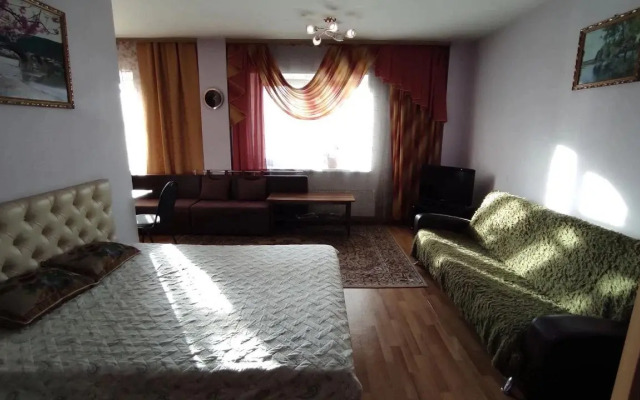 Posutochno Dvukh Komnatnaya Ryadom S Trts Planeta Flat