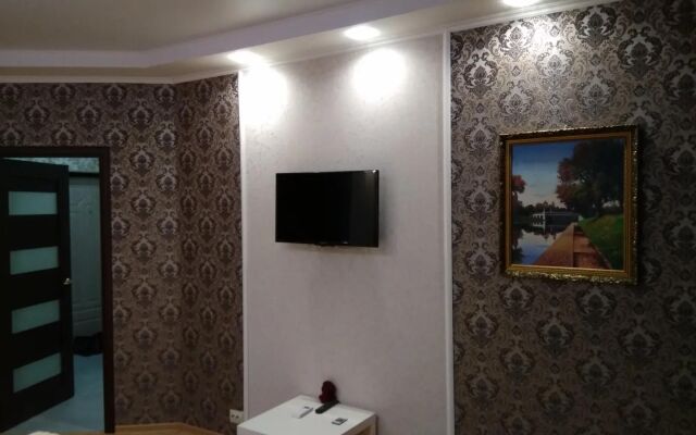 V Novom Elitnom Dome S Sobstvennym Parkovochnym Mestom Flat