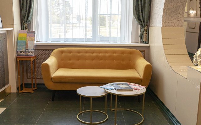 Oktyabr'skaya Hotel