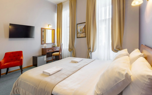 Гостевой дом Соло на набережной реки Мойки 82