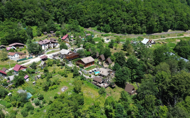 HILLS1200. Residence. Glamping. Bany.