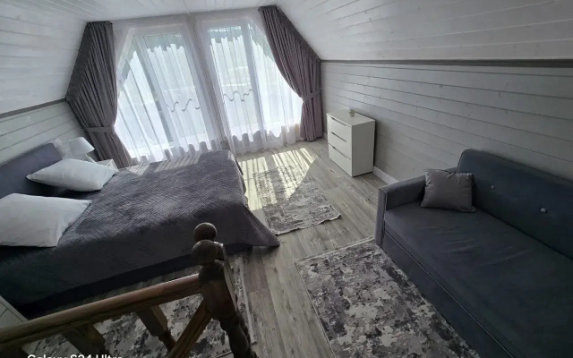 Castnyj dom u peki c vidom na gopy 1 Belaa Daca