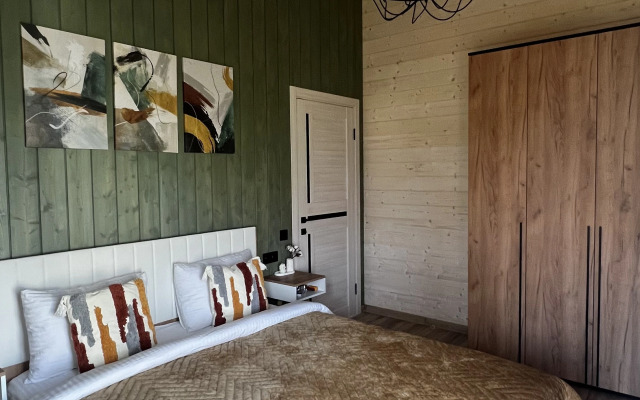 Частный дом в березах