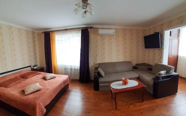 Na Pervomayskoy Apartments