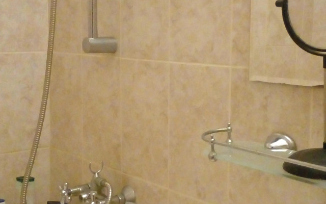 Квартира Двухкомнатная у метро с бесплатной парковкой