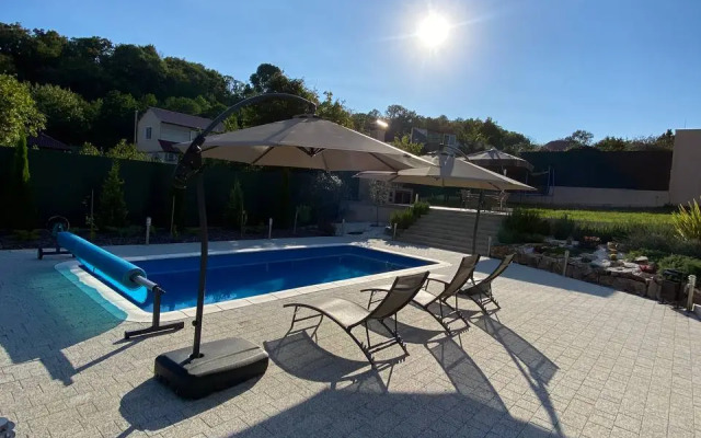S Basseynom I Baney Private House