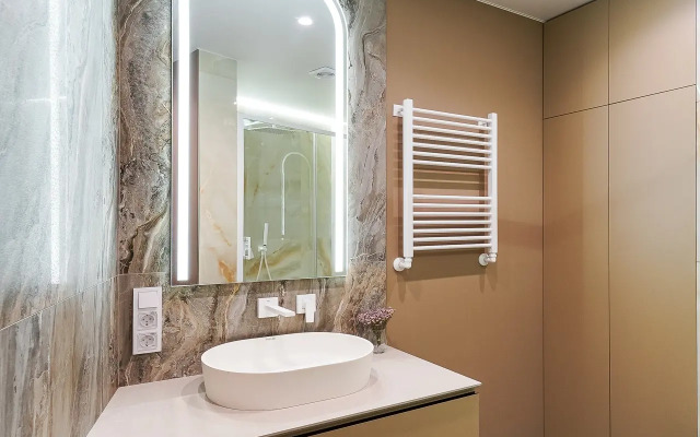 stil'naya dvuhkomnatnaya VIP na beregu reki Flat
