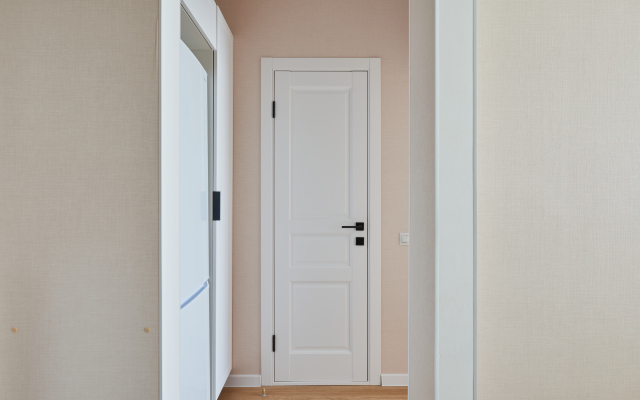 Kvartira v stile minimalizm s vidom na Komarovo  Flat