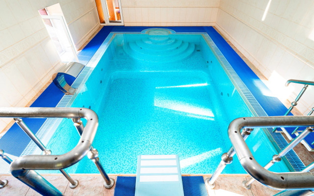 Частный дом в Гатчине с Бассейном и Сауной