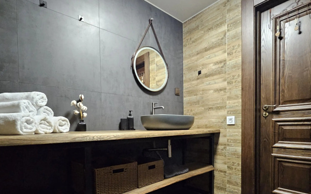 Частный дом темный А-фрейм