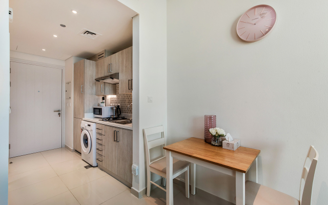Beautiful Studio in Seven Palm Apartments