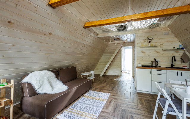 Частный дом А-фрейм в дубовом лесу