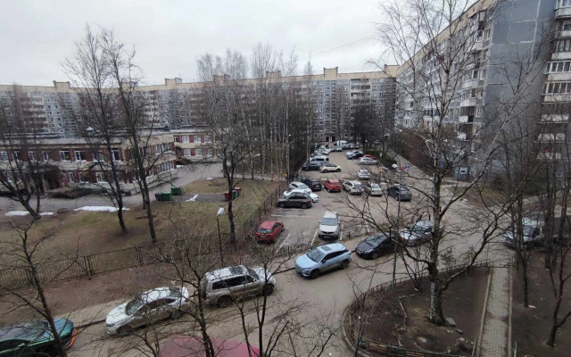 Na Prospekte Khudozhnikov 7k2 Flat