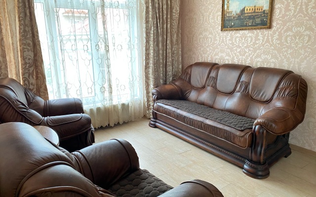 Yevrotreshka Solnechnaya Flat