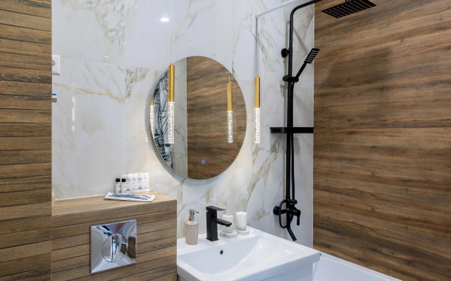U Berega Naprotiv Naberezhnoy Flat