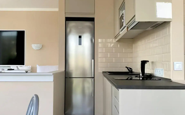 Studiya S Balkonom Alax Naprotiv Delta Sirius Apartments