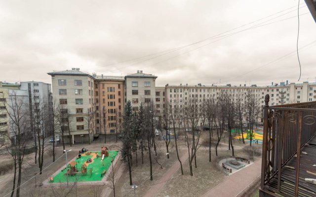 U Dvortsovoy Naberezhnoy Apartments