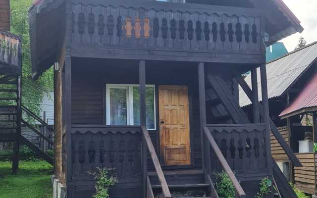 U Dachnyij Guest House