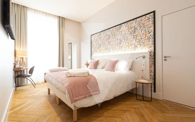 Отель Domaine et Chateau de Valinches