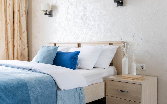 Apart Vl Na Naberezhnoy S Vidom Na More Apartments