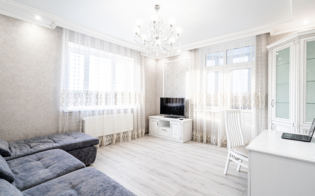 Dvukhkomnatnaya Apart-Oteli v shagovoy dostupnosti ot parka Galitskogo Flat