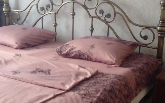 Квартира Двухкомнатная у метро с бесплатной парковкой