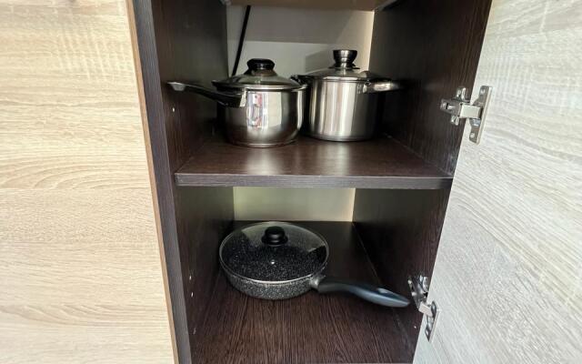 4Kh Mestnaya Studiya s Basseynom Apartments
